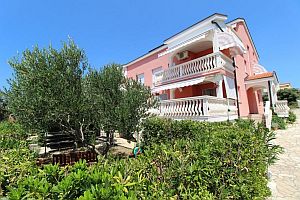 Apartmaji Mira Mandre